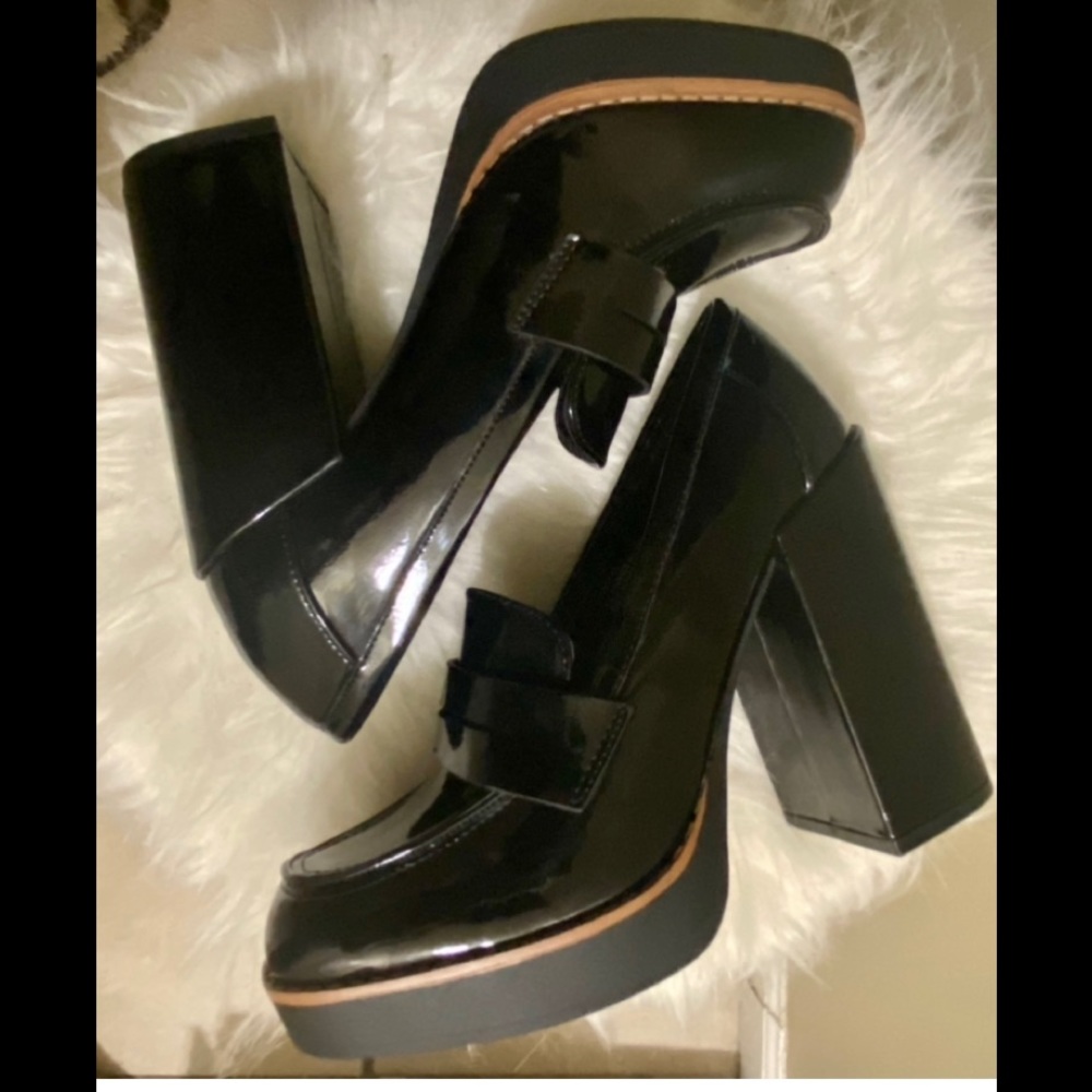 Cute chunky heeled Black patent leather loafers!!